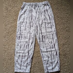 NWOT Women's XL Pants, White W/Dark Grey Pattern, Elastic Waist, Angled Pockets